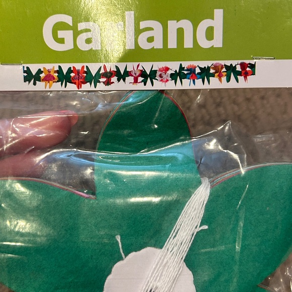 Disney 100+ pc Moana Party Supplies with Colorful Leis - Picture 5 of 12